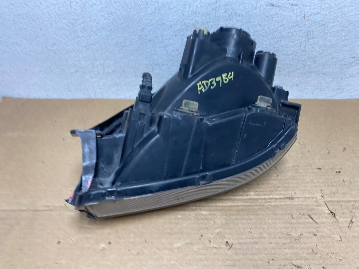 2005 to 2008 Hyundai Tucson Right Passenger Side Headlight AD3984 DW9