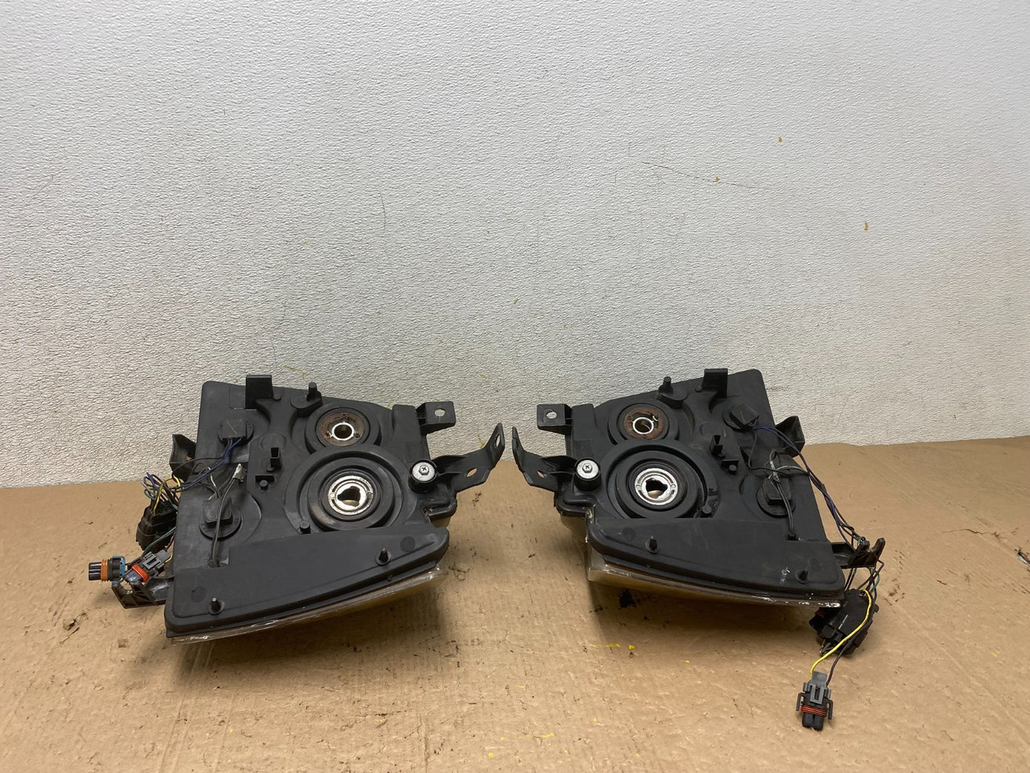 2007 to 2013 Chevrolet Suburban Tahoe Left+Right Set Headlights Q3617 DW17