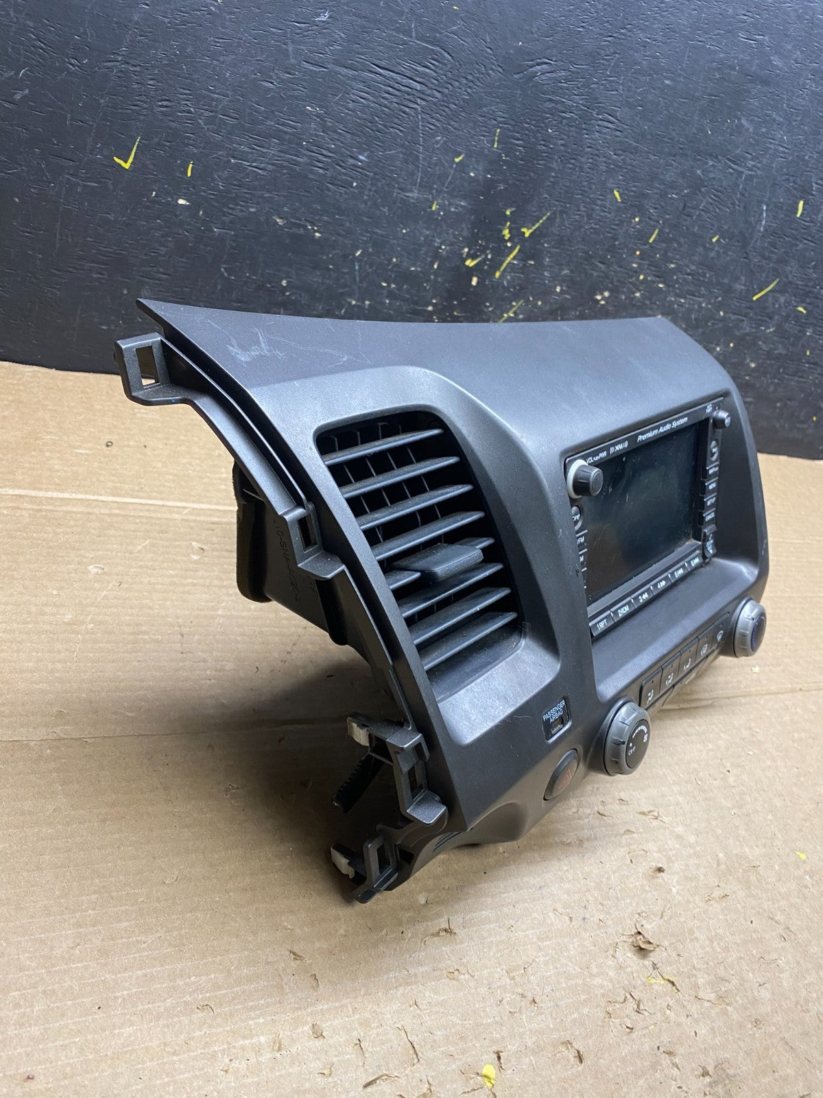 2006 - 2011 Honda Civic Radio AM/FM Climate Control Air Vent Bezel W0357 DG2