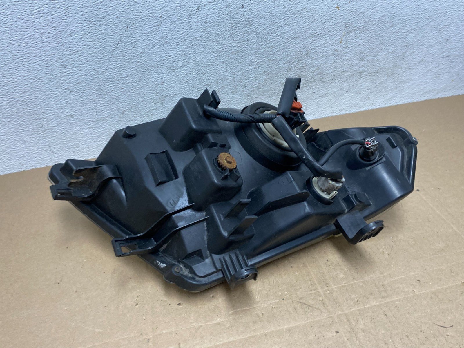 2008 to 2012 Nissan Pathfinder Halogen Headlight Left Driver Lh AE5016 DW5