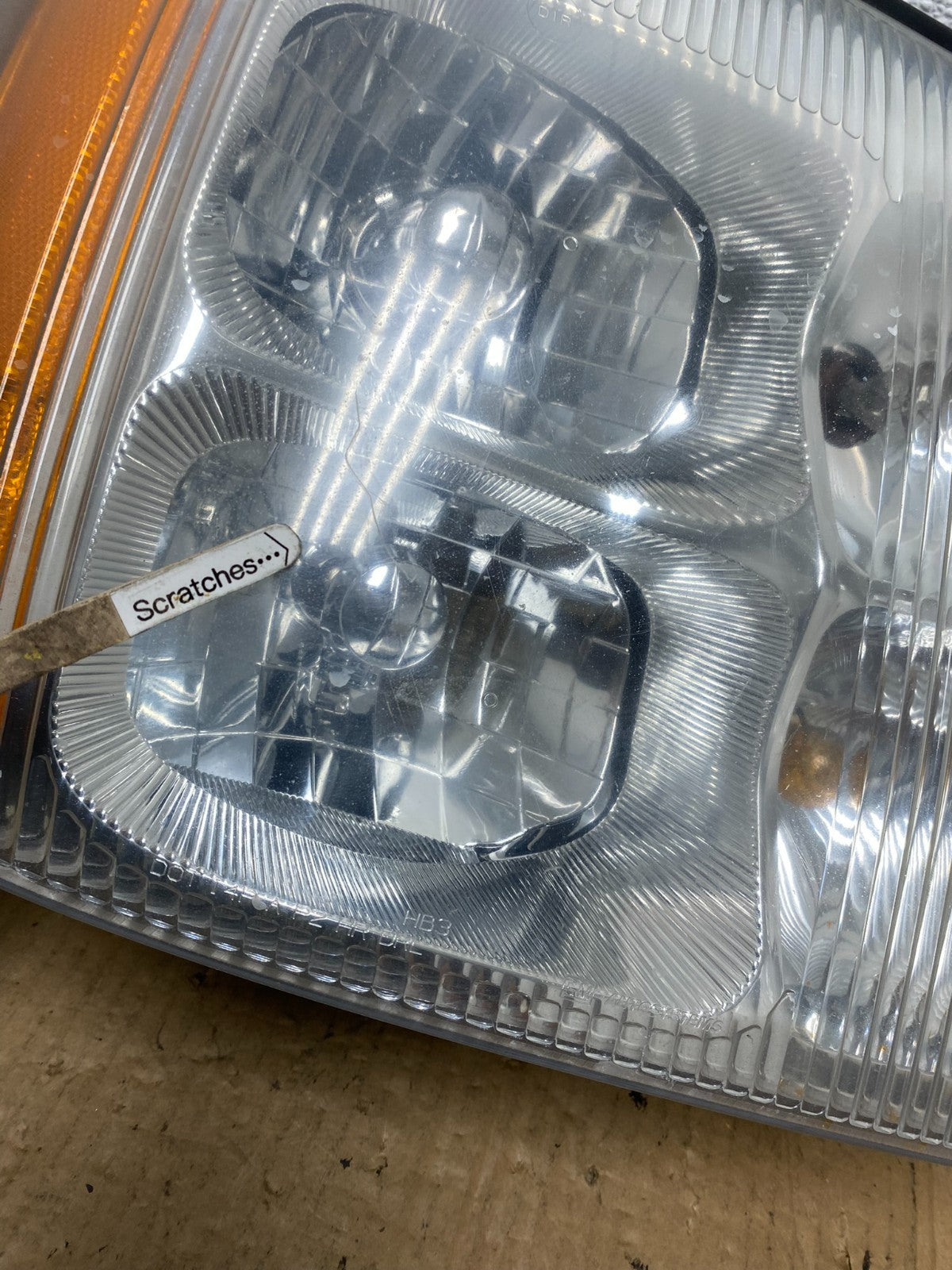 2002-2006 Cadillac Escalade Right Passenger Side Xenon HID Headlight AC77393