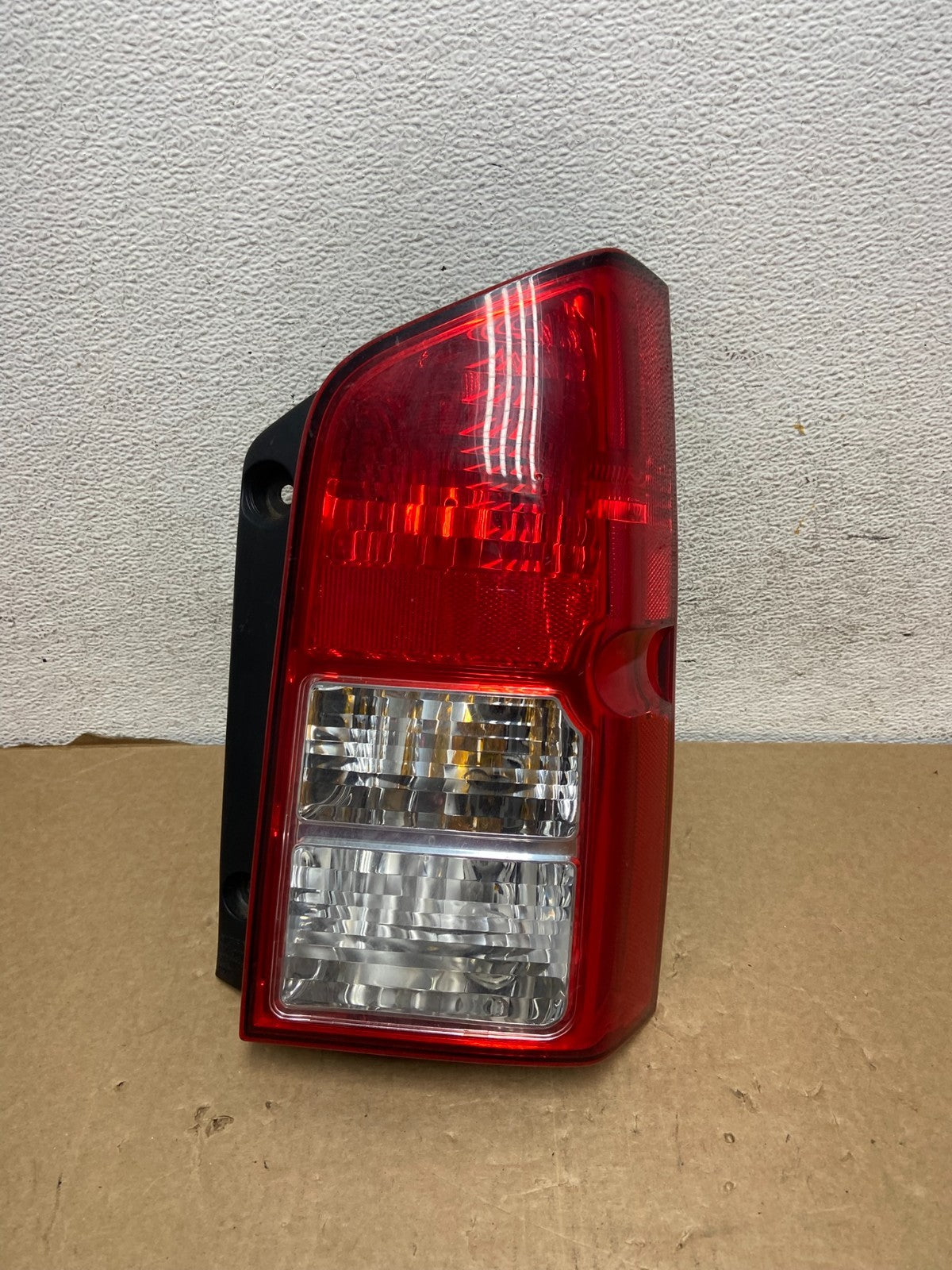 2005 to 2012 Nissan Pathfinder Right Passenger RH Side Tail Light AF7340 DW0