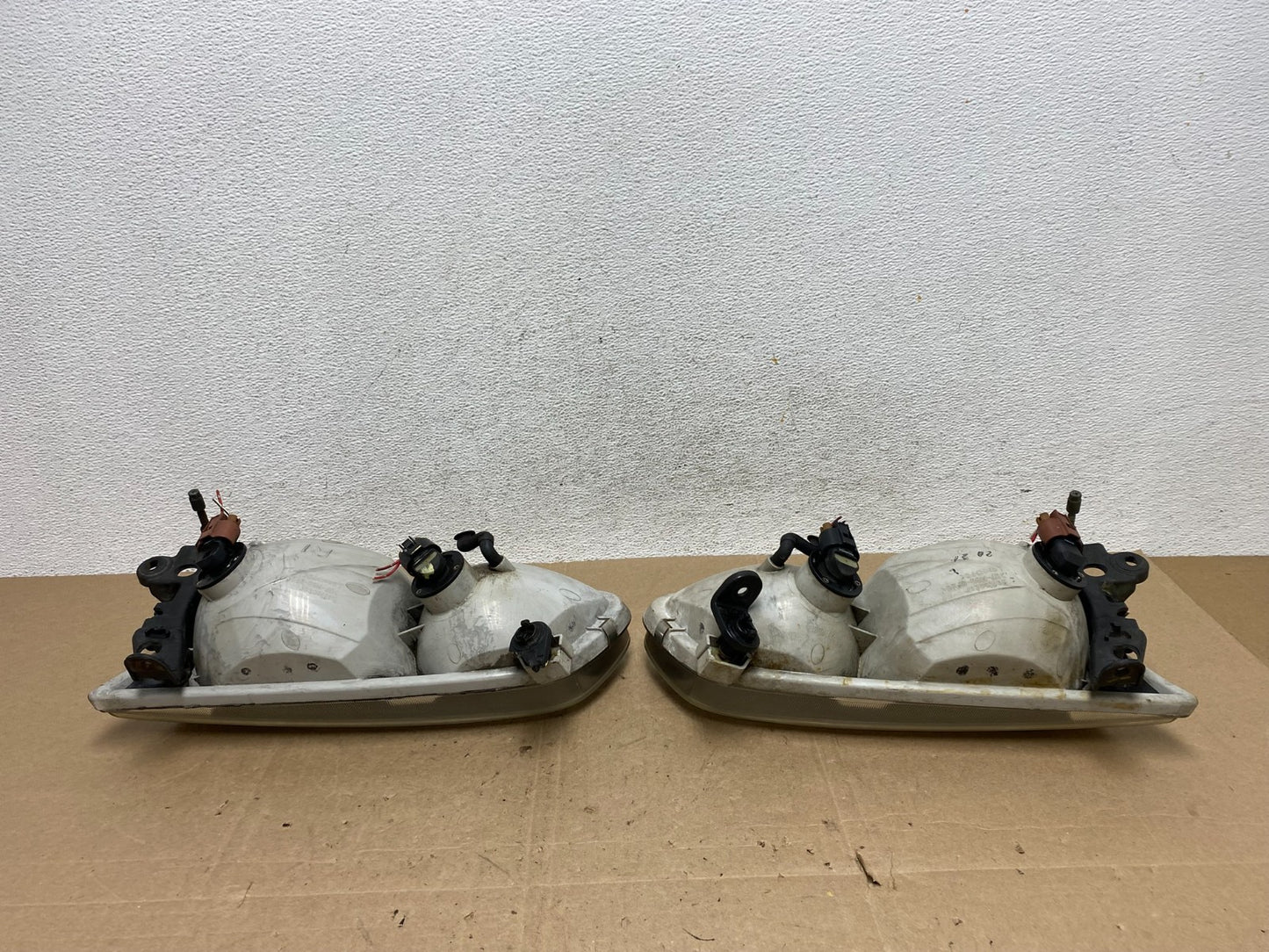 2000 to 2001 Toyota Camry Front Left+Right Side Headlights AE5979 DW6