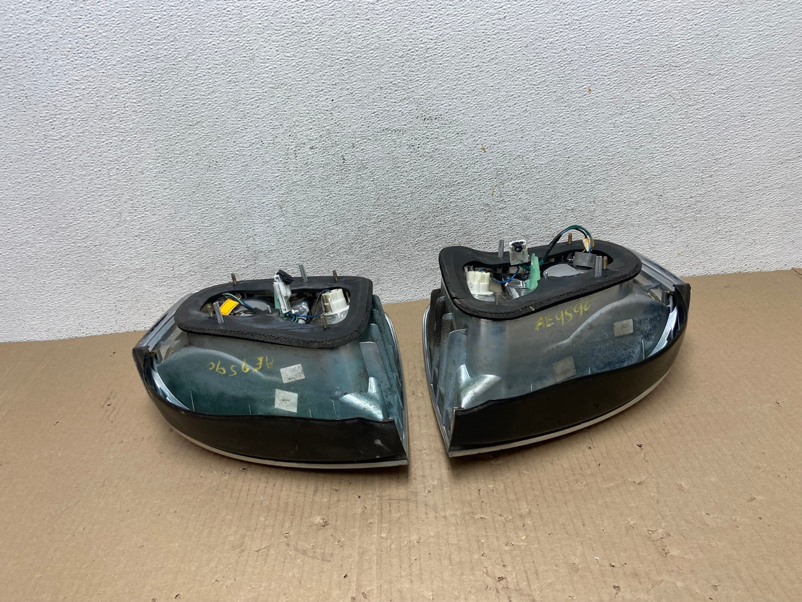 2001-2003 Hyundai XG300 XG350 XG Left+Right Side Tail Lights AE9590 LK7