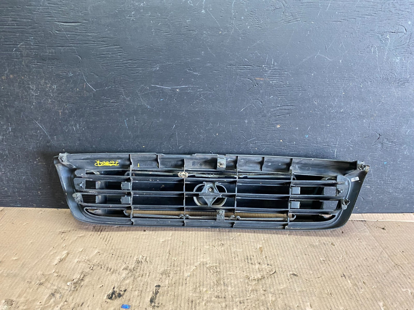 1996 to 1997 Mazda MPV Front Grill Grille L94758