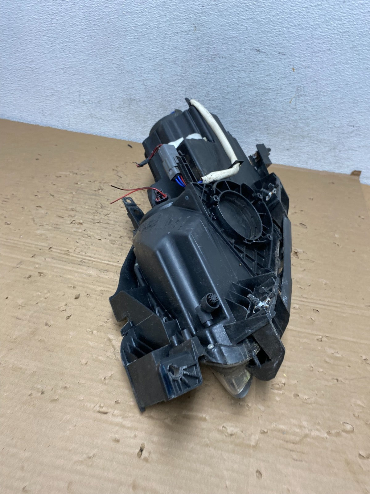 Halogen 2007 to 2009 Mazda CX-7 Right Passenger RH Side Headlight AD4348 DW8