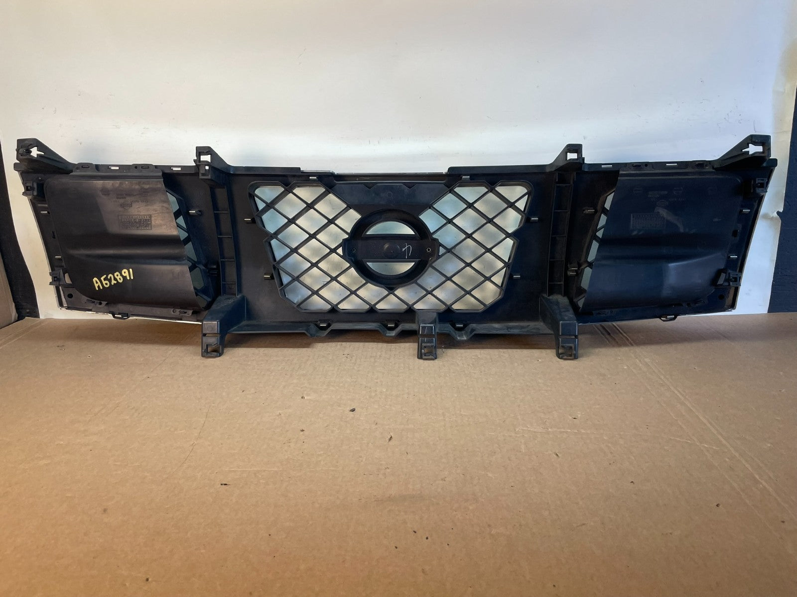 2004 to 2007 Nissan Titan Armada Front Upper Grill Grille AG2891 DG3