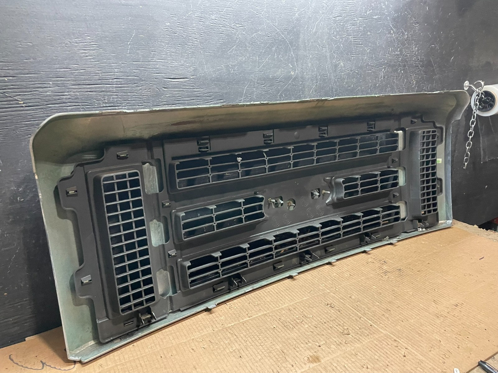 2008 to 2014 Ford Econoline E150 E250 Front Upper Chrome Grill Grille Y2048 DG9