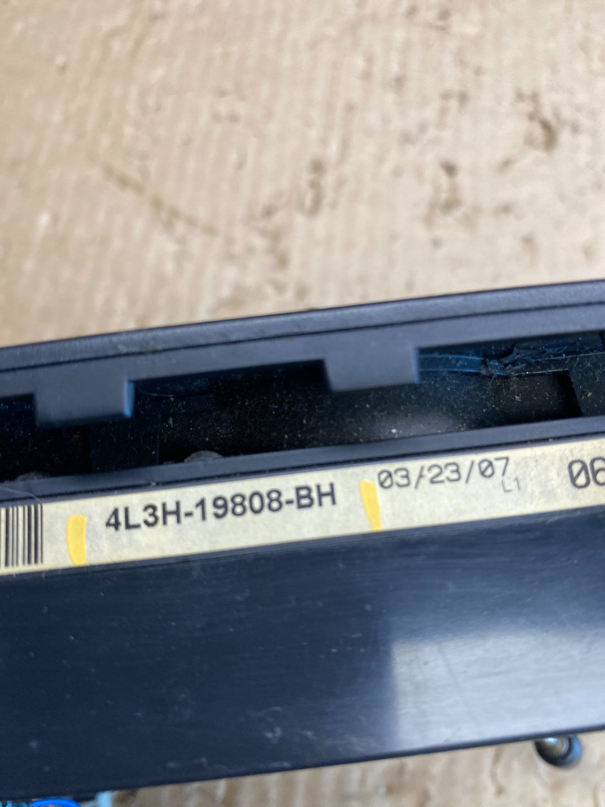 2004 to 2008 Ford F150 Radio Climate Dash Bezel Surround Black AC9119 DG4
