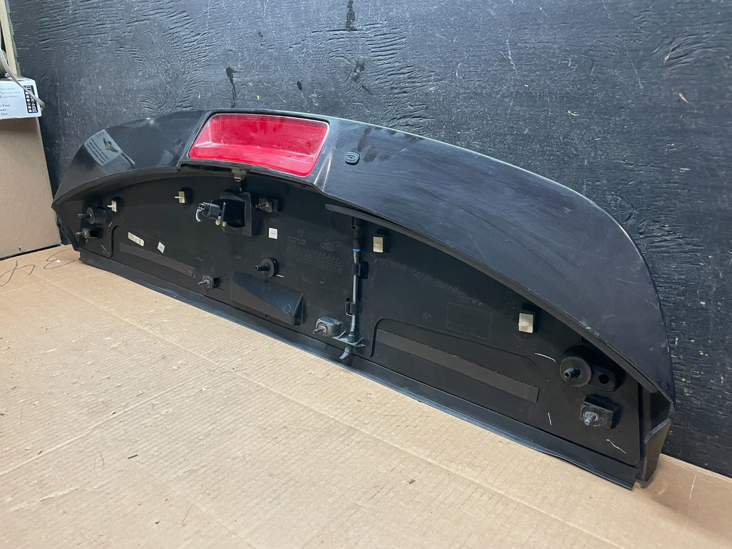 2004 to 2010 BMW X3 Trunk Hatch LID Spoiler Wing 3400384 Y1772 DG7