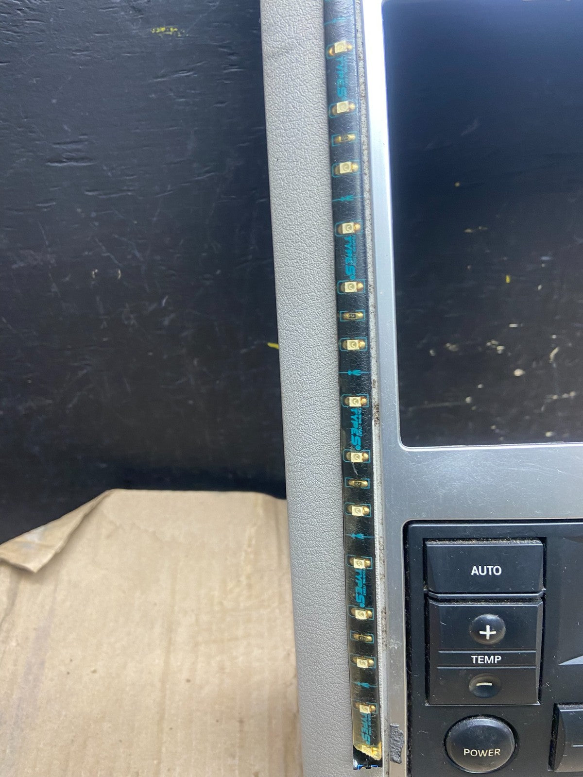 2005-2009 Dodge Durango Heat AC Climate Temperature Control Radio Bezel X6493 DG2