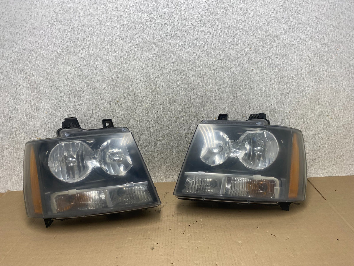 2007 to 2013 Chevrolet Suburban Tahoe Left+Right Set Headlights AI2151 DW0