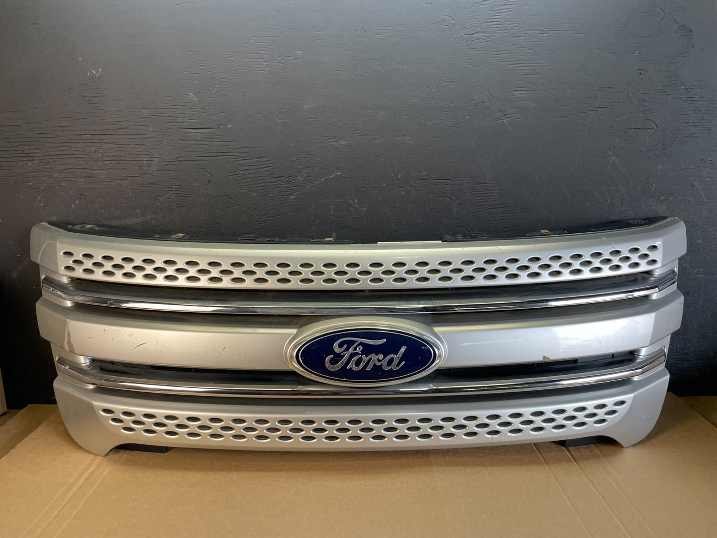 2011 to 2015 Ford Explorer Upper Front Grill Grille AC9927 DW0