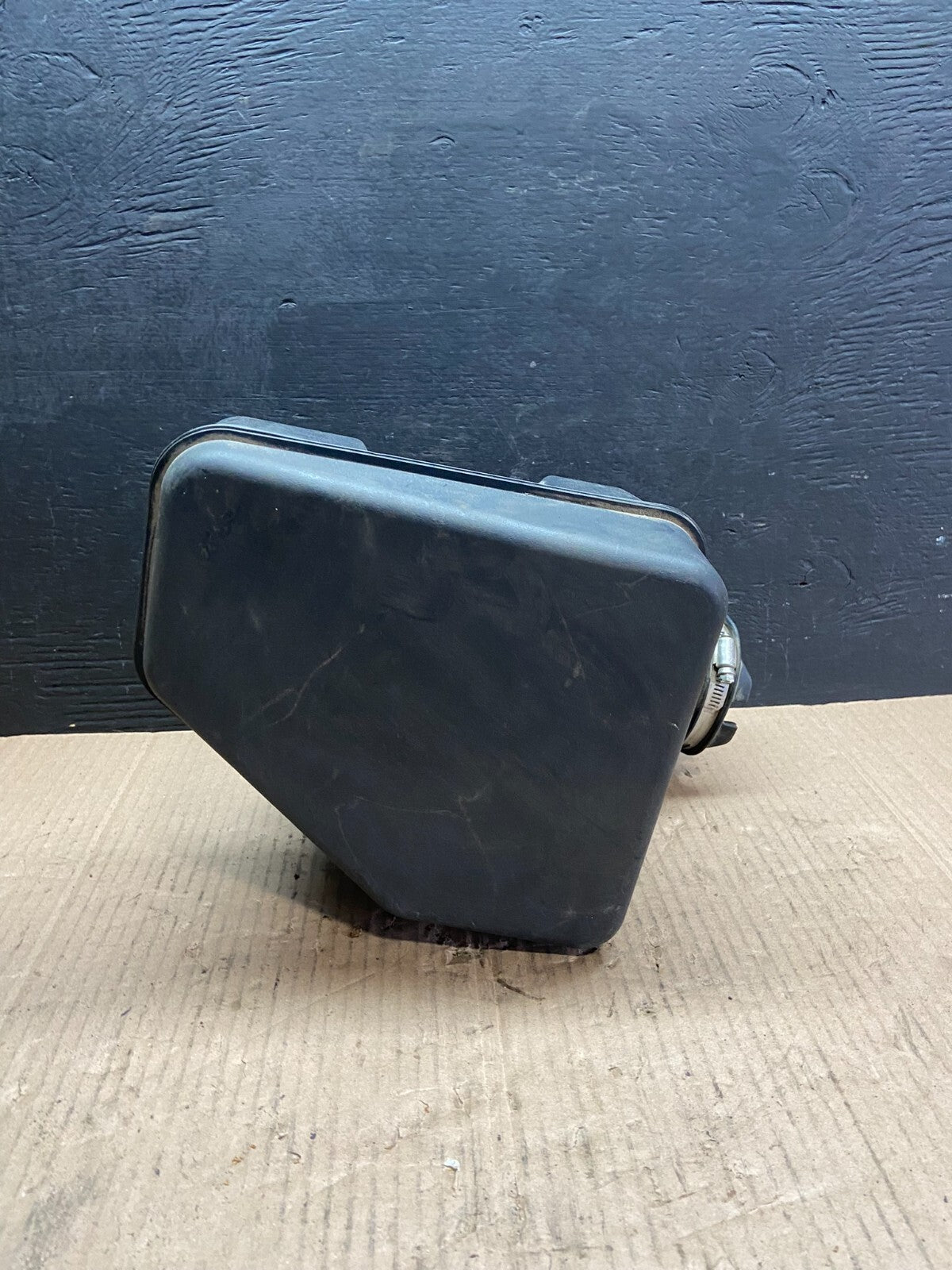 2007 to 2010 Lincoln MKX 3.7L Air Cleaner Box Resonator OEM D2692 DG14