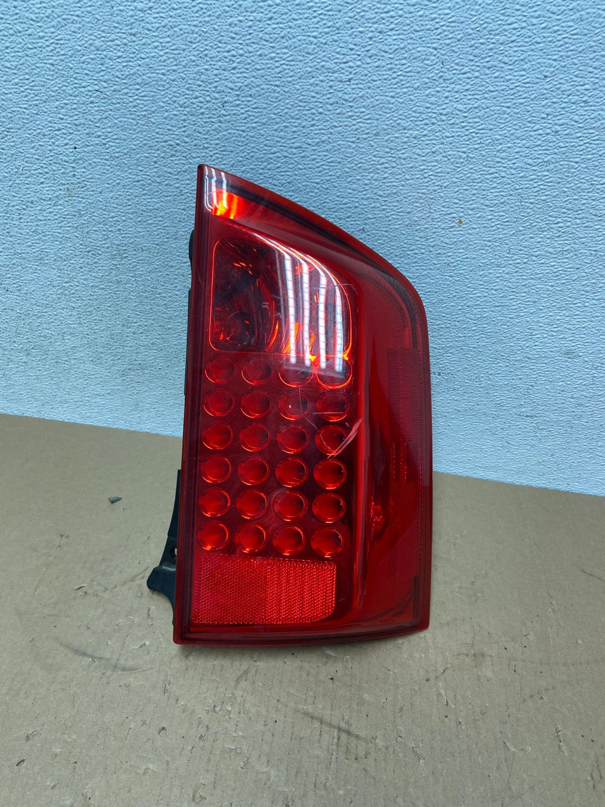 2004 to 2010 Infiniti Qx56 Right Passenger RH Side Tail Light AD7710 LK0