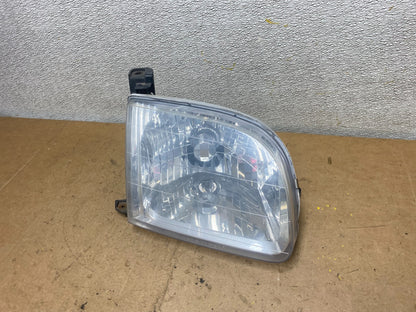 2001-2004 Toyota Sequoia Right Passenger RH Side Headlight Halogen OEM X7273 DW1