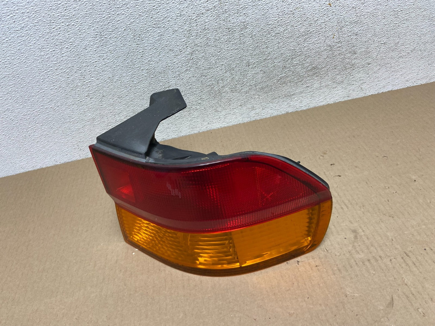 2002 2003 2004 Honda Odyssey Right Passenger Side Tail Light AG5846 DW1