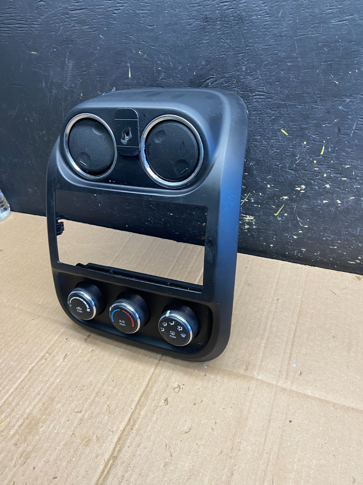 2011 to 2017 Jeep Compass Dash Climate Temperature Control Radio Bezel AA7883 DG1