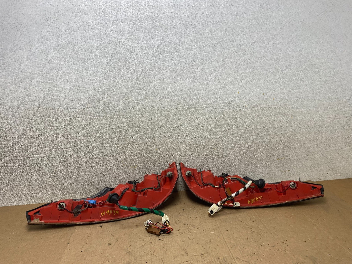 2006 - 2007 Infiniti G35 Coupe Left+Right Outer Tail Lights Oem W9089 DW9