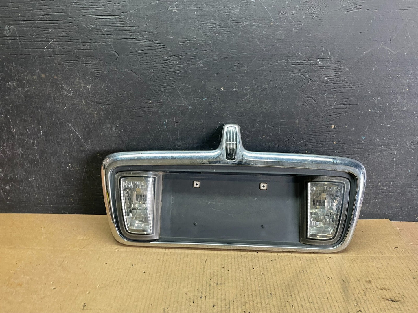 2003- 2006 Lincoln LS Rear Finish Panel Trunk Panel Chrome OEM J4091 DG0