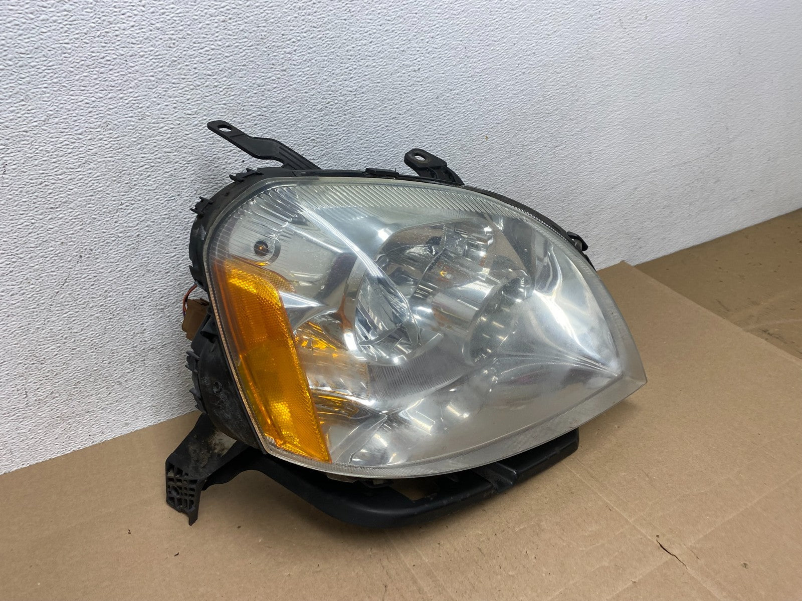 2005 to 2007 Ford Five Hundred Halogen Right Passenger Side Headlight AE4905 DW2