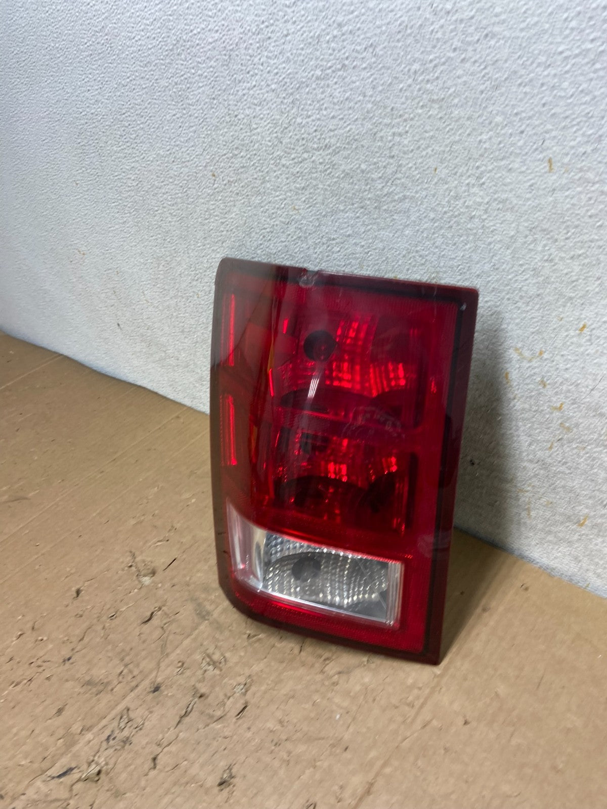 2005 to 2006 Jeep Grand Cherokee Left Driver Side Lh Tail Light AI9284 LK1