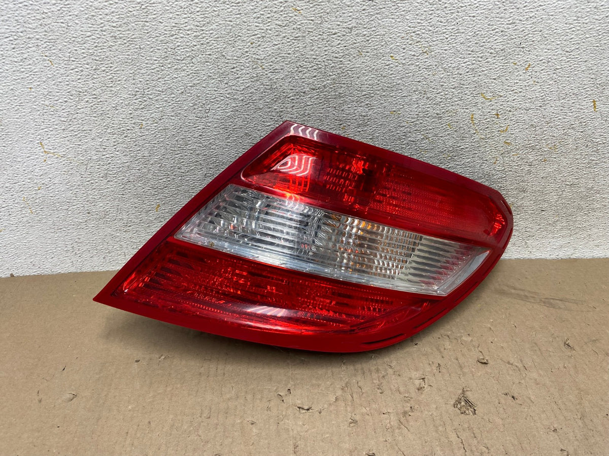 2008 2009 2010 2011 Mercedes C-Class Right Passenger Tail Light AH7678 LK0