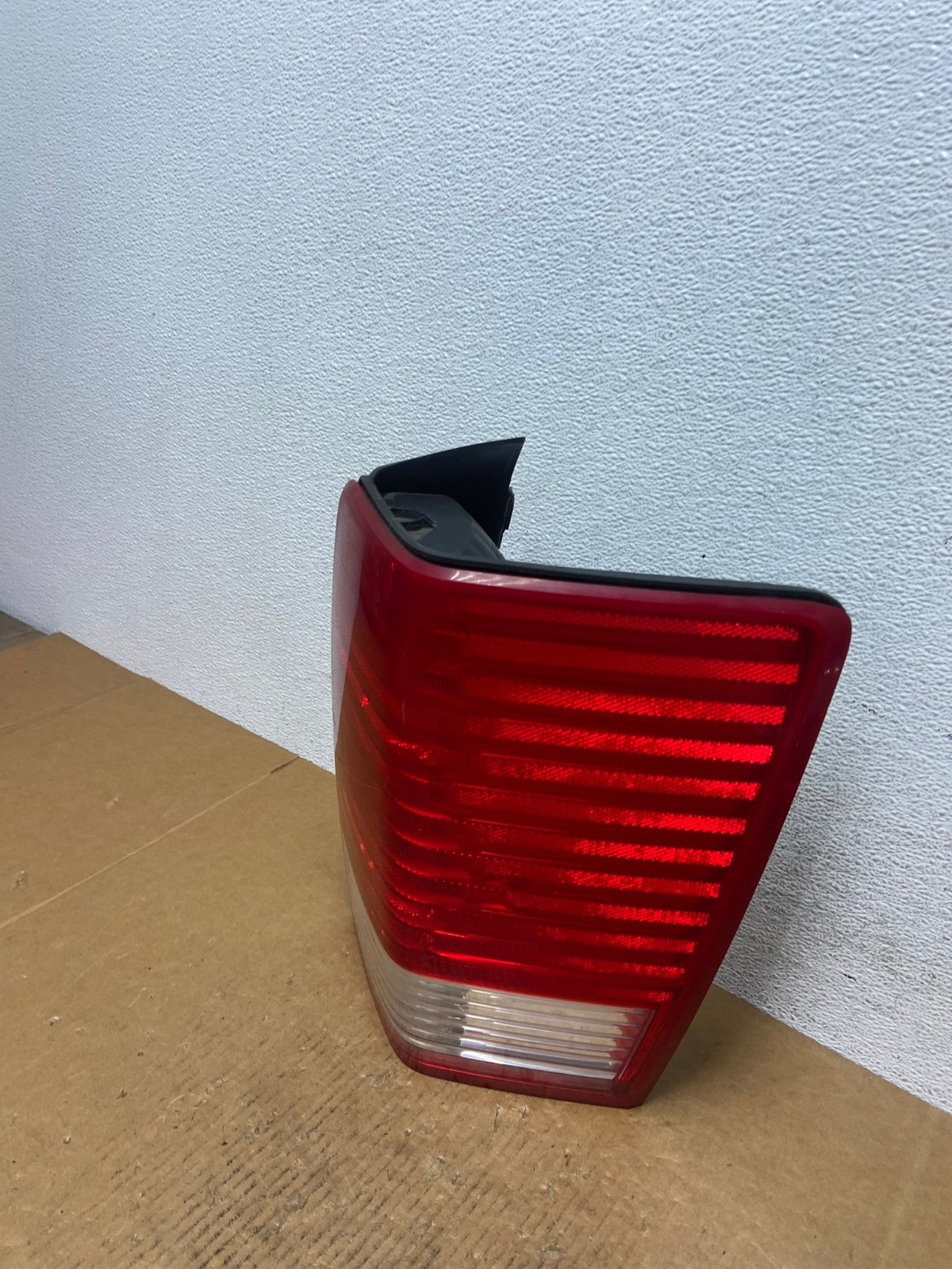 2007 2008 2009 Chrysler Aspen Tail Light Right Passenger Rh Side AE0320 LK1