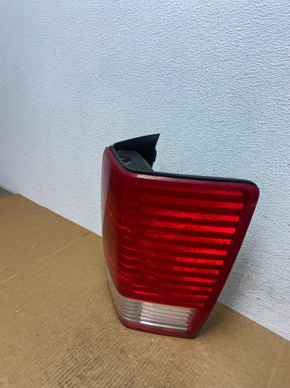 2007 2008 2009 Chrysler Aspen Tail Light Right Passenger Rh Side AE0320 LK1