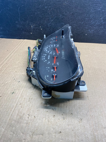 2004 to 2007 Ford E150 E250 E350 Gauge Speedometer Cluster ae7636 DG1