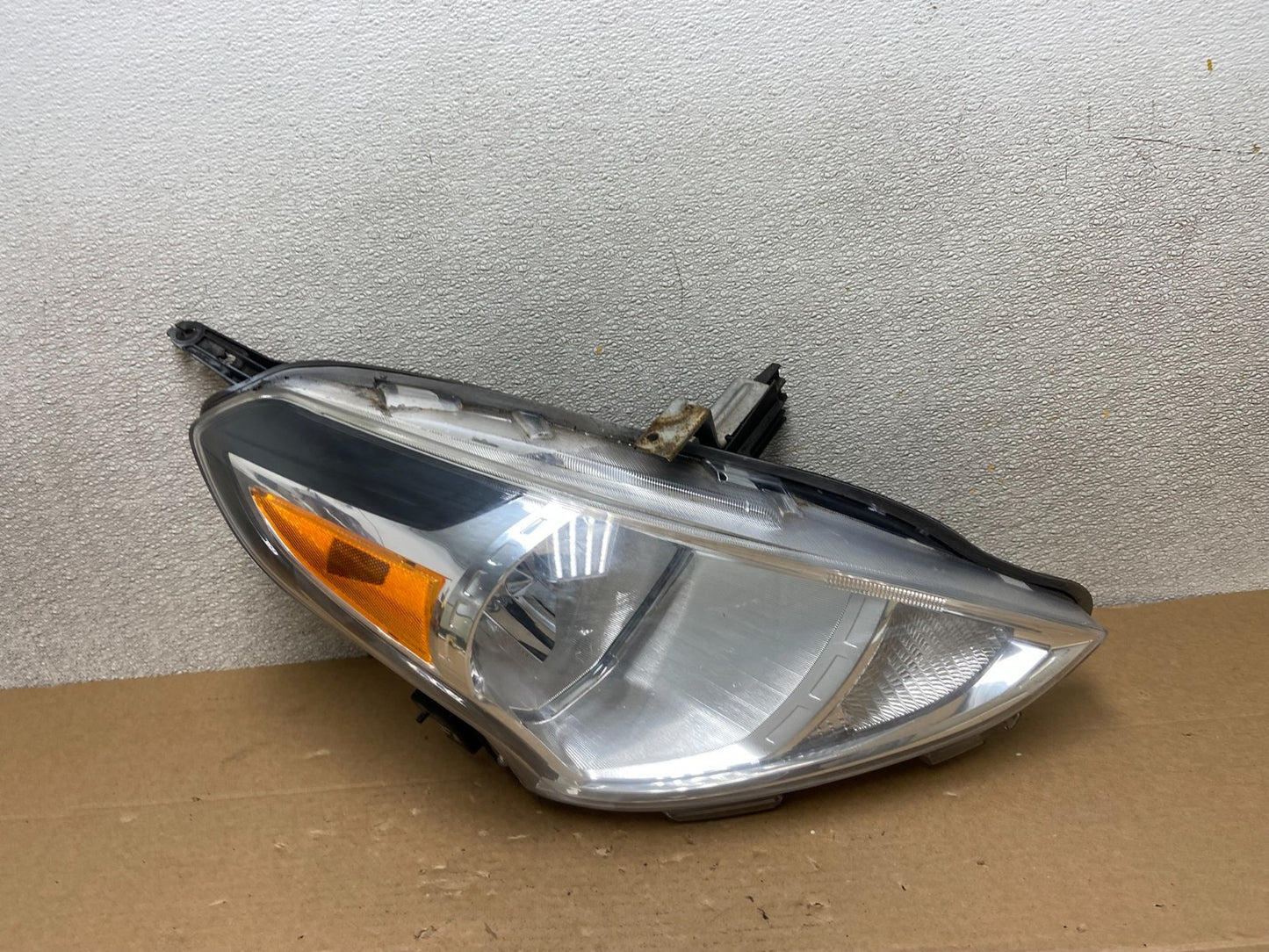 2015 to 2019 Nissan Versa Headlight Right Passenger RH Side Oem AB4445 DW0