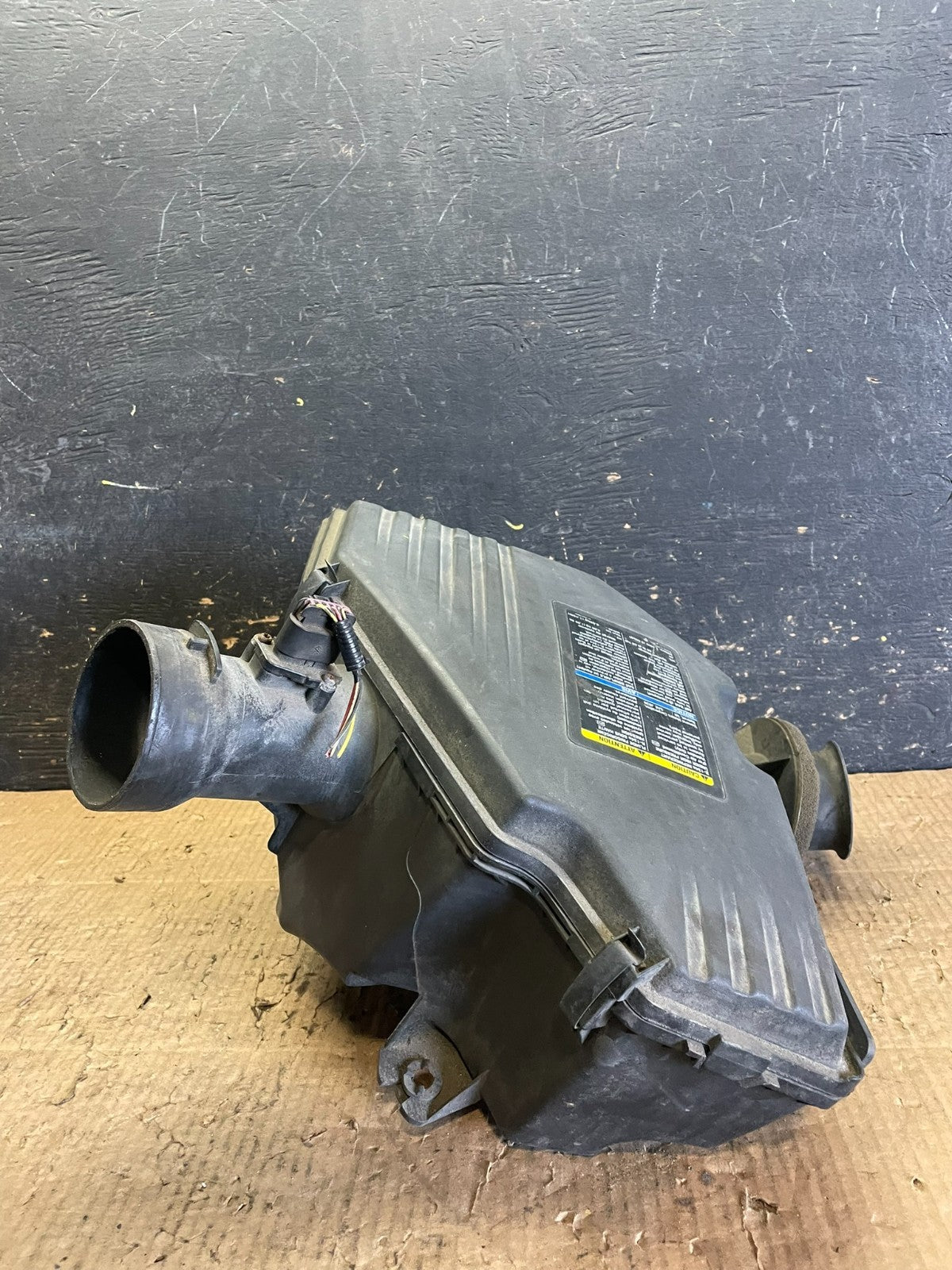 2007 Hummer H3 Air Intake Cleaner Filter Housing Box OEM Y6364 DG2