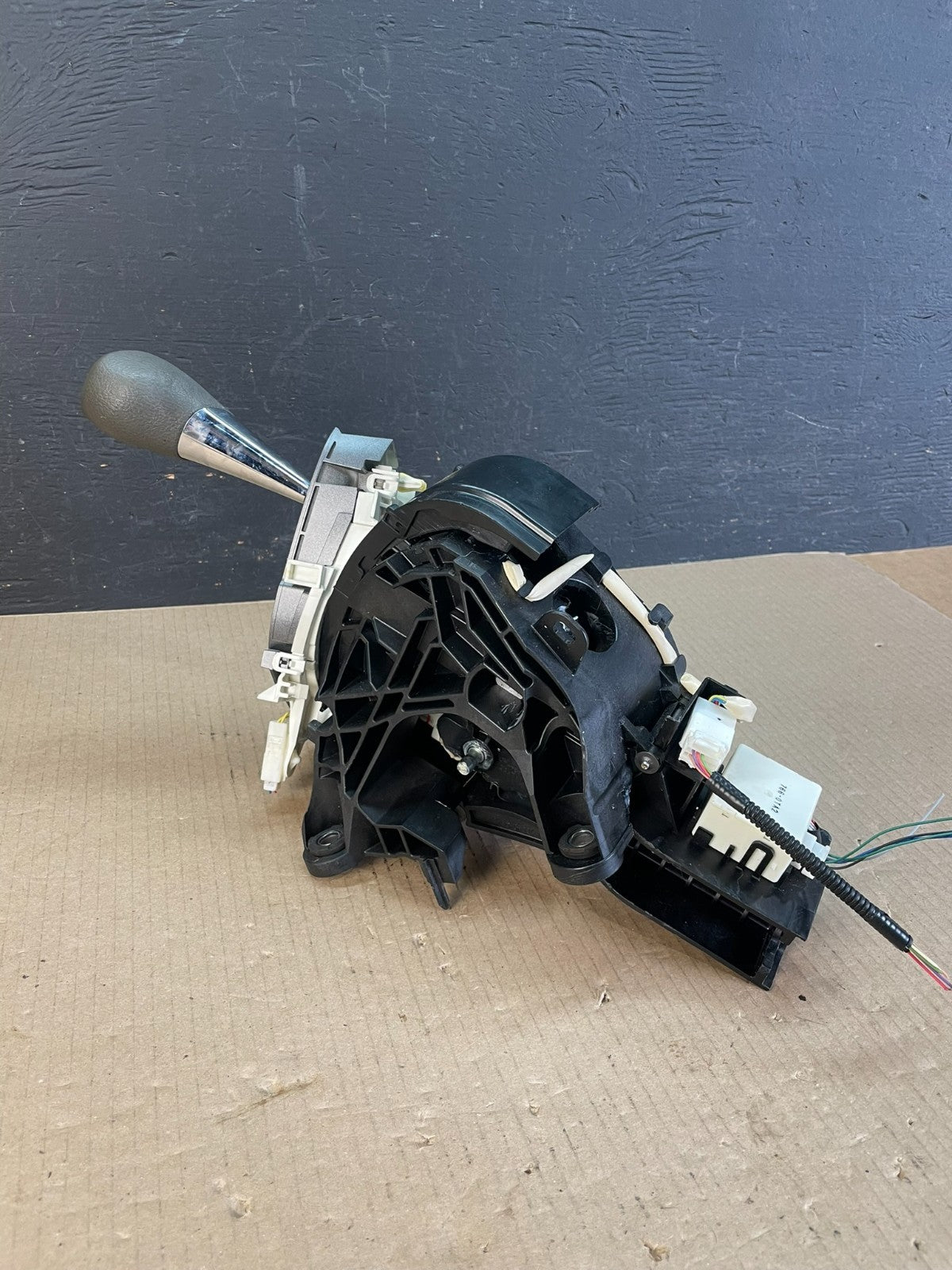 2009 to 2013 Toyota Venza Shifter Shift Gear Select Control 33560-0T020 AE34434