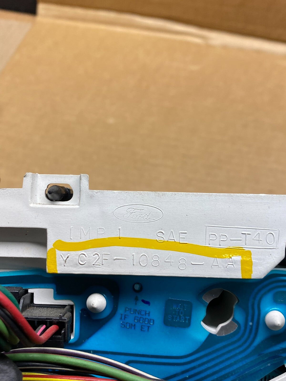 2001 to 2002 Ford Econoline E250 E350 Van Speedometer Instrument Cluster H14536