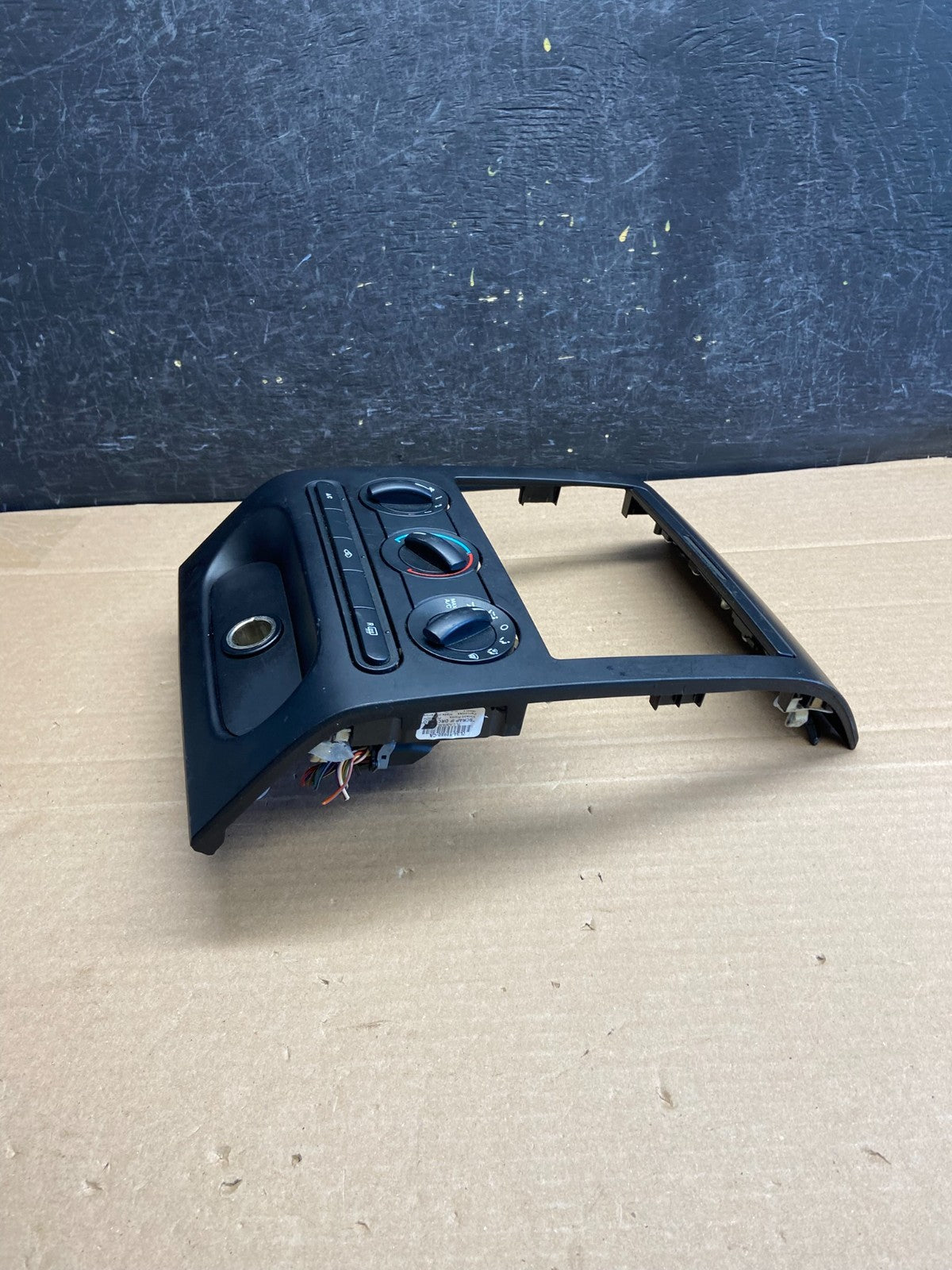 2004 to 2008 Ford F150 Radio Climate Dash Bezel Surround Black ag5067 DG3