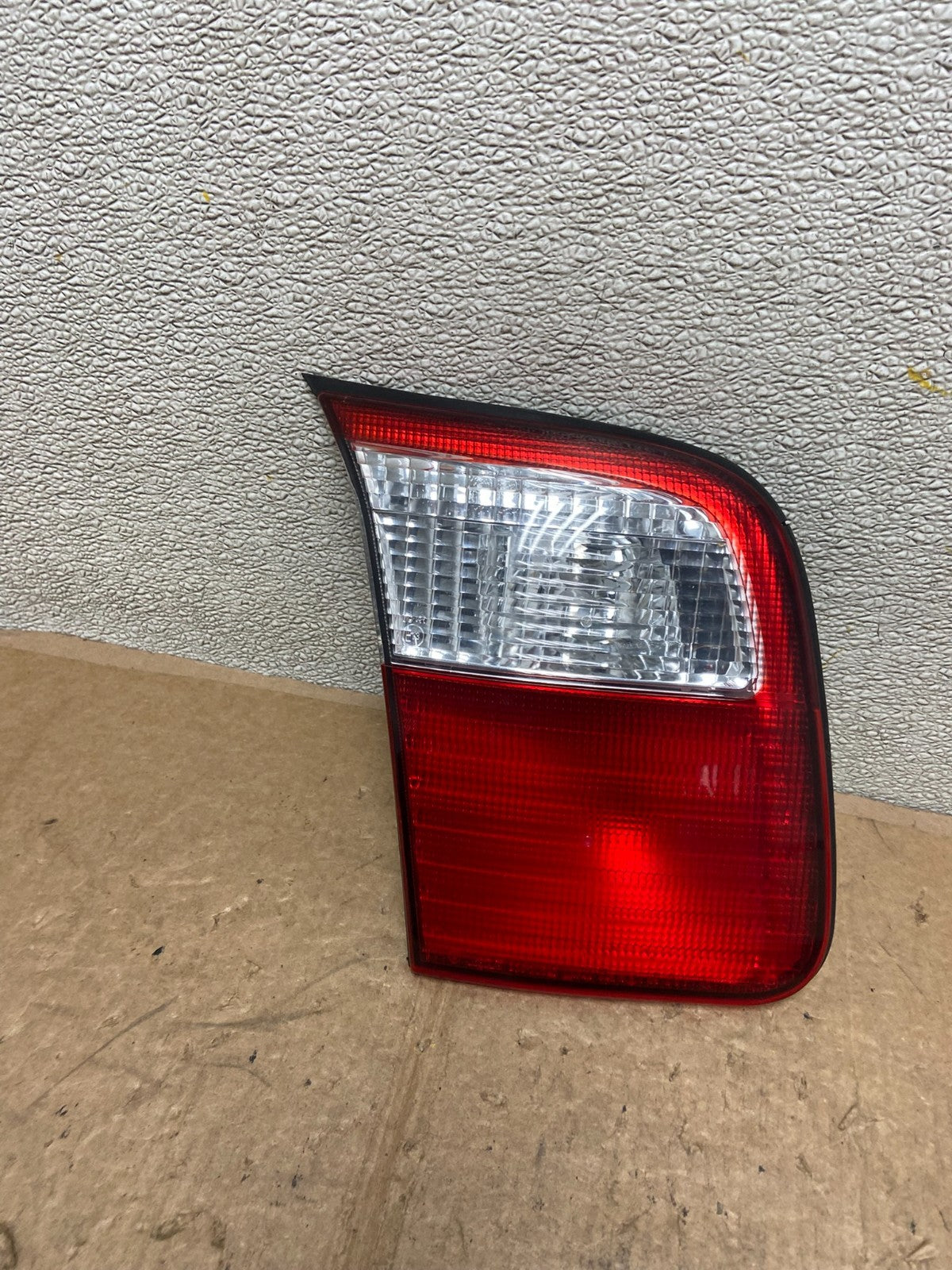 2001 2002 Subaru Forester Left Driver Inner Lid Mounted Tail Light Oem AA3909 DW0