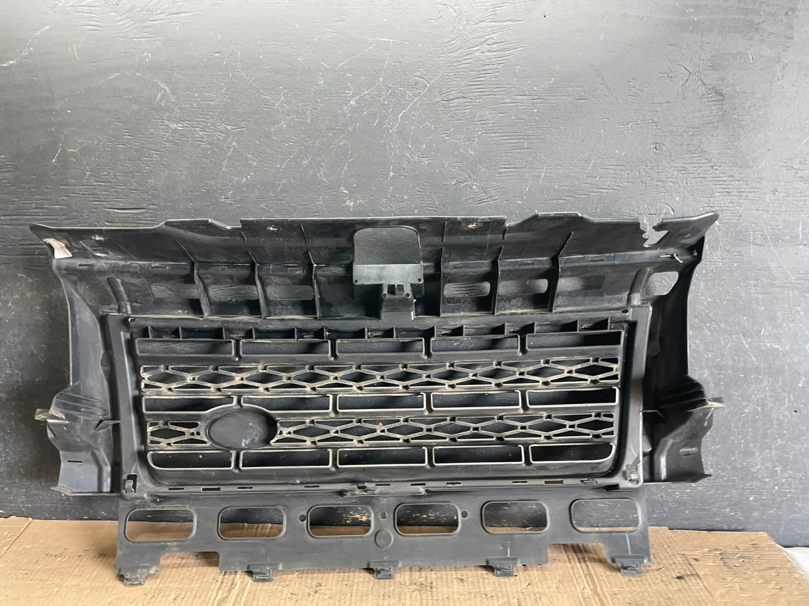2008 to 2010 Land Rover LR2 Front Bumper Grille Grill P8727 DG4