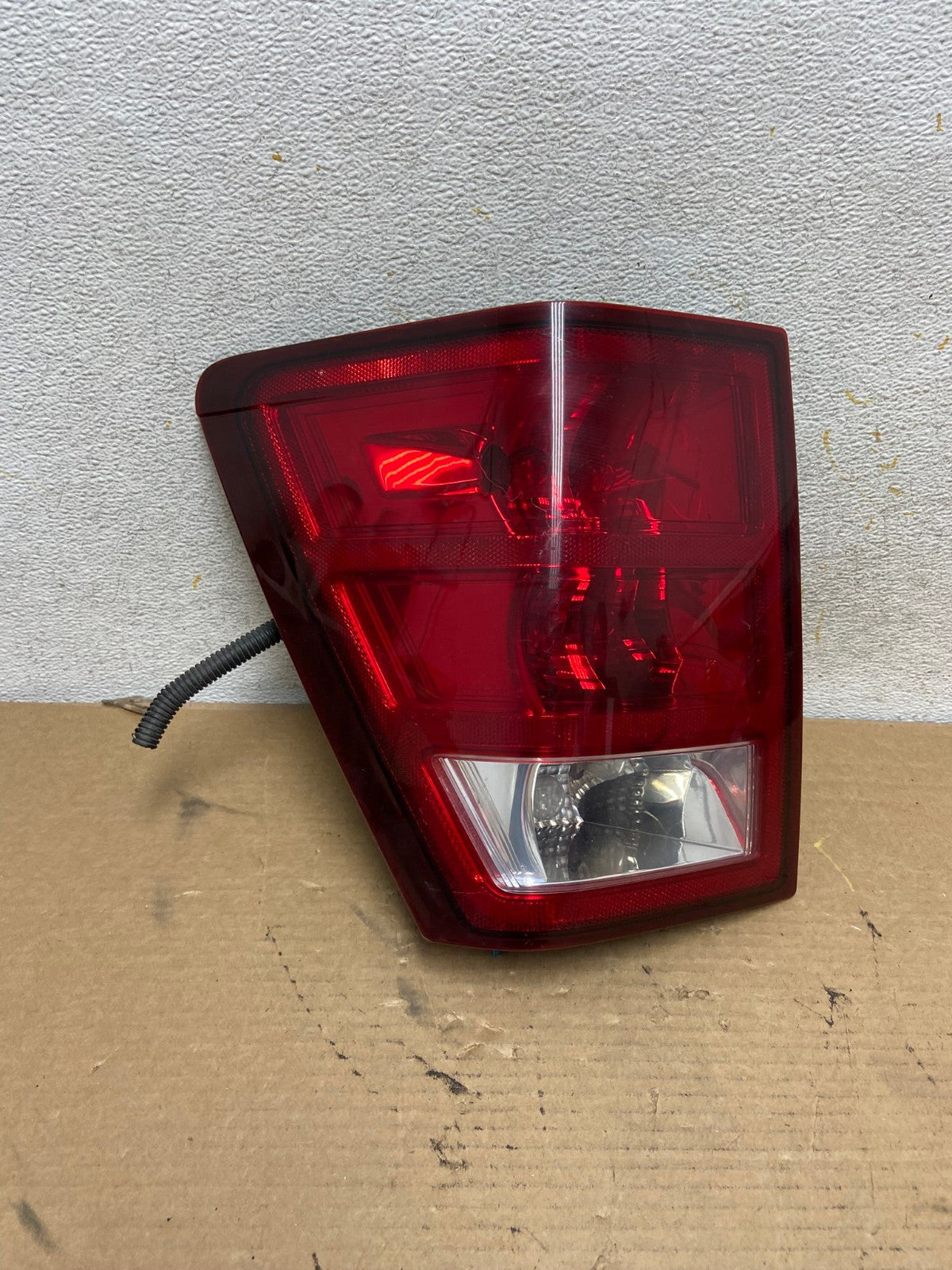 2005 to 2006 Jeep Grand Cherokee Left Driver Side Lh Tail Light AH4241 LK0