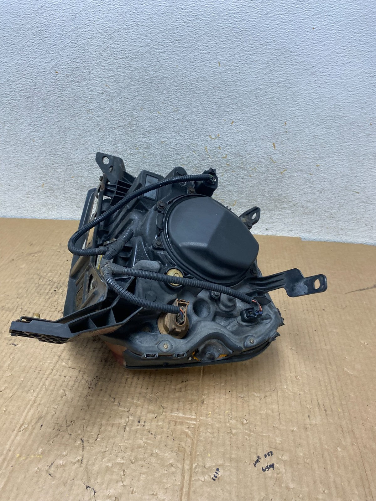 2005 - 2007 Mercury Montego Right Passenger Side Headlight Xenon HID AI6872 DW8