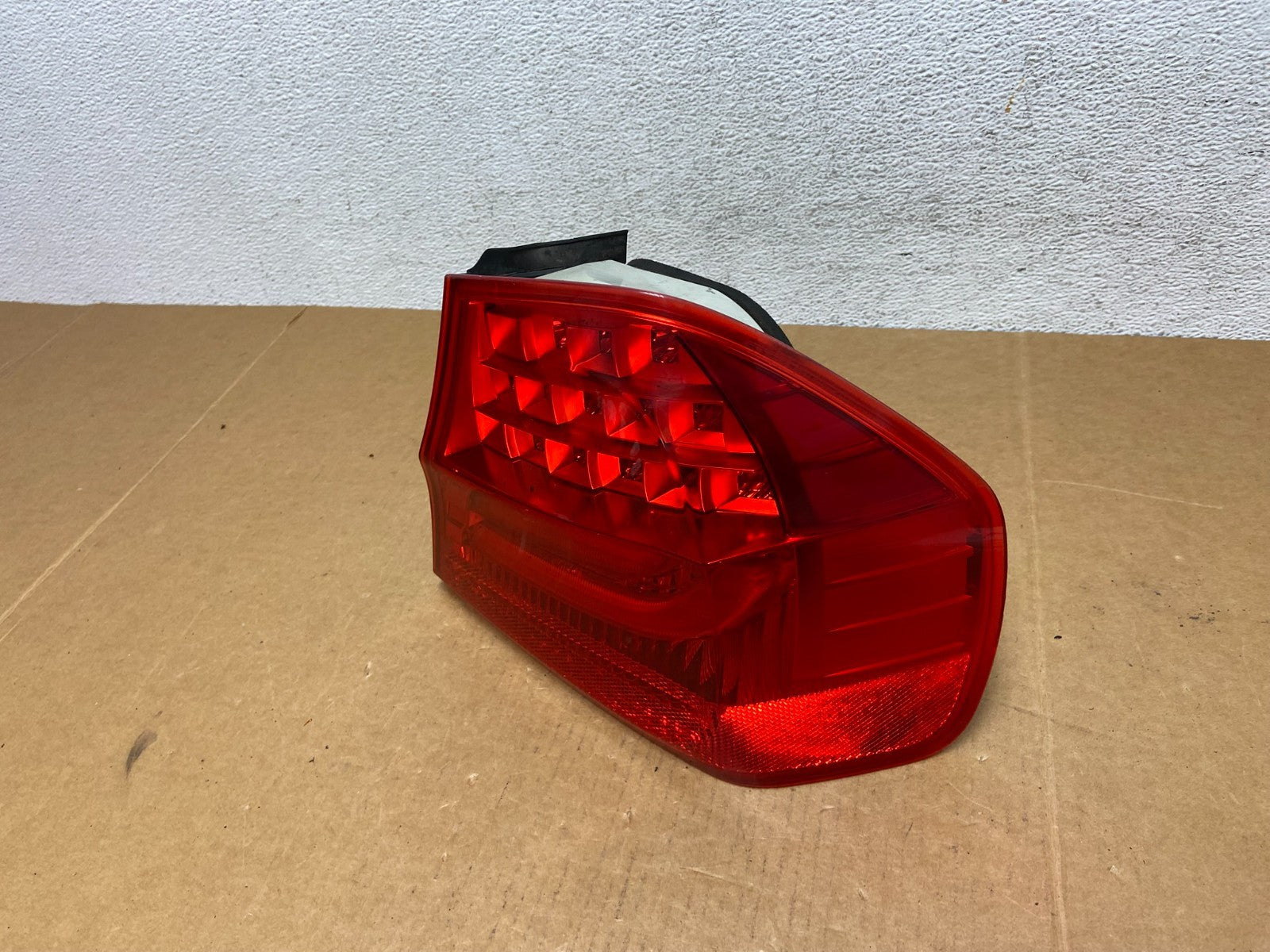 2009 2010 BMW 328i 3 Series Right Passenger RH Side Tail Light AD8978 DW1