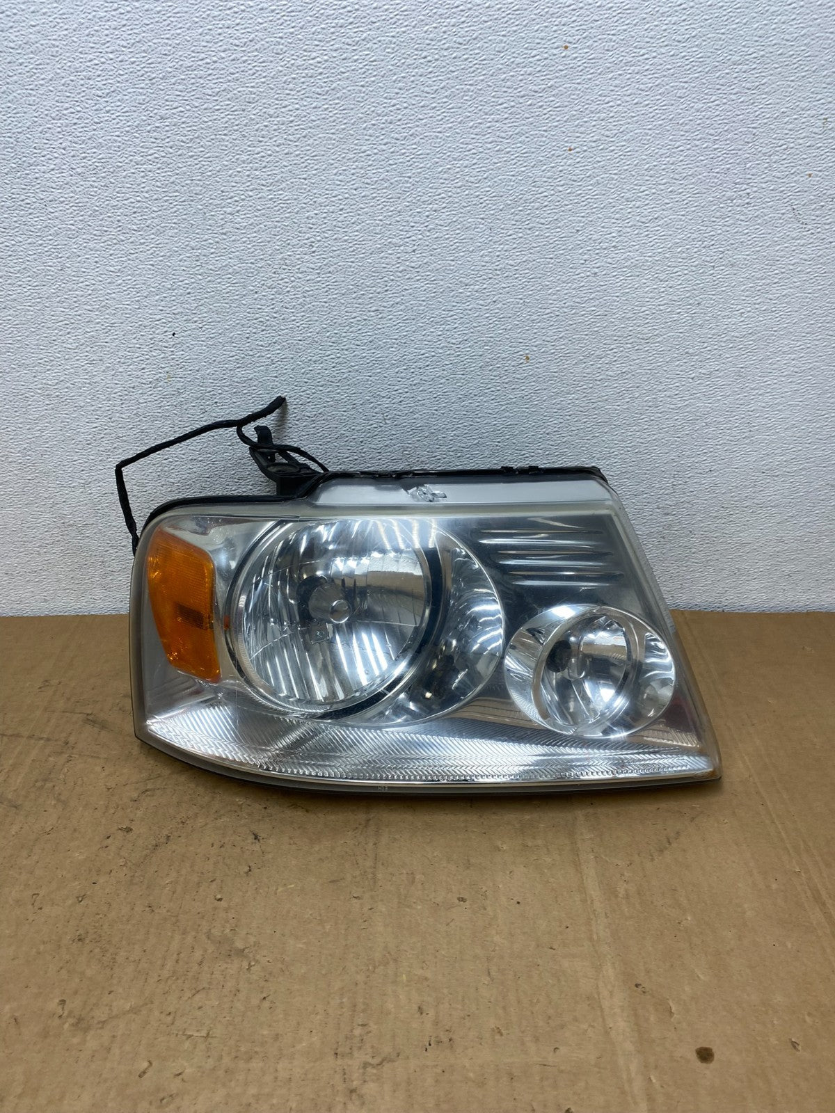 2004 to 2008 Ford F-150 F150 Right Passenger Rh Halogen Headlight AC8633 DW0
