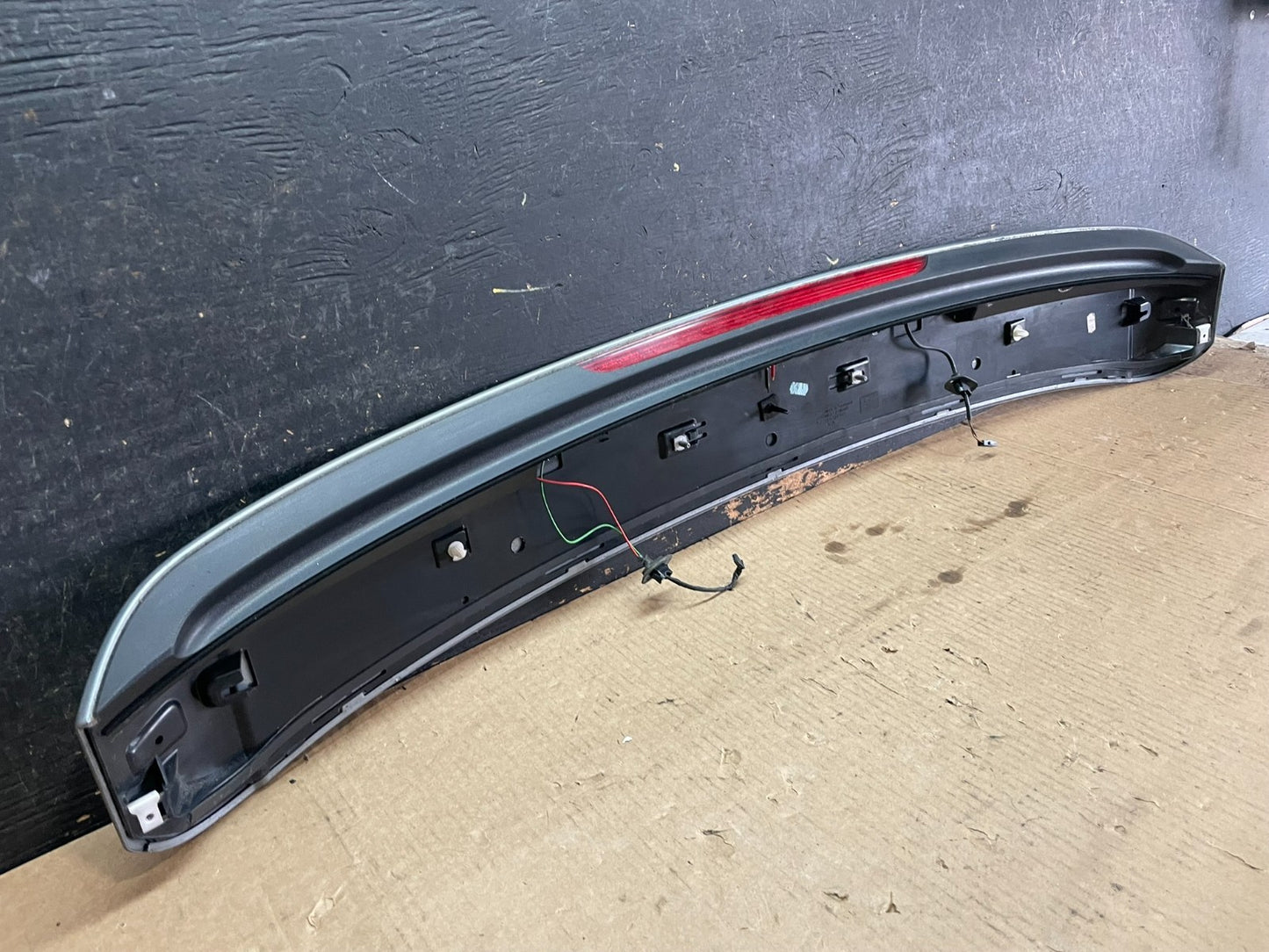 2009 to 2017 Audi Q5 Rear Tailgate Spoiler W/ 3RD Third Brake Light OEM y9610 DG8