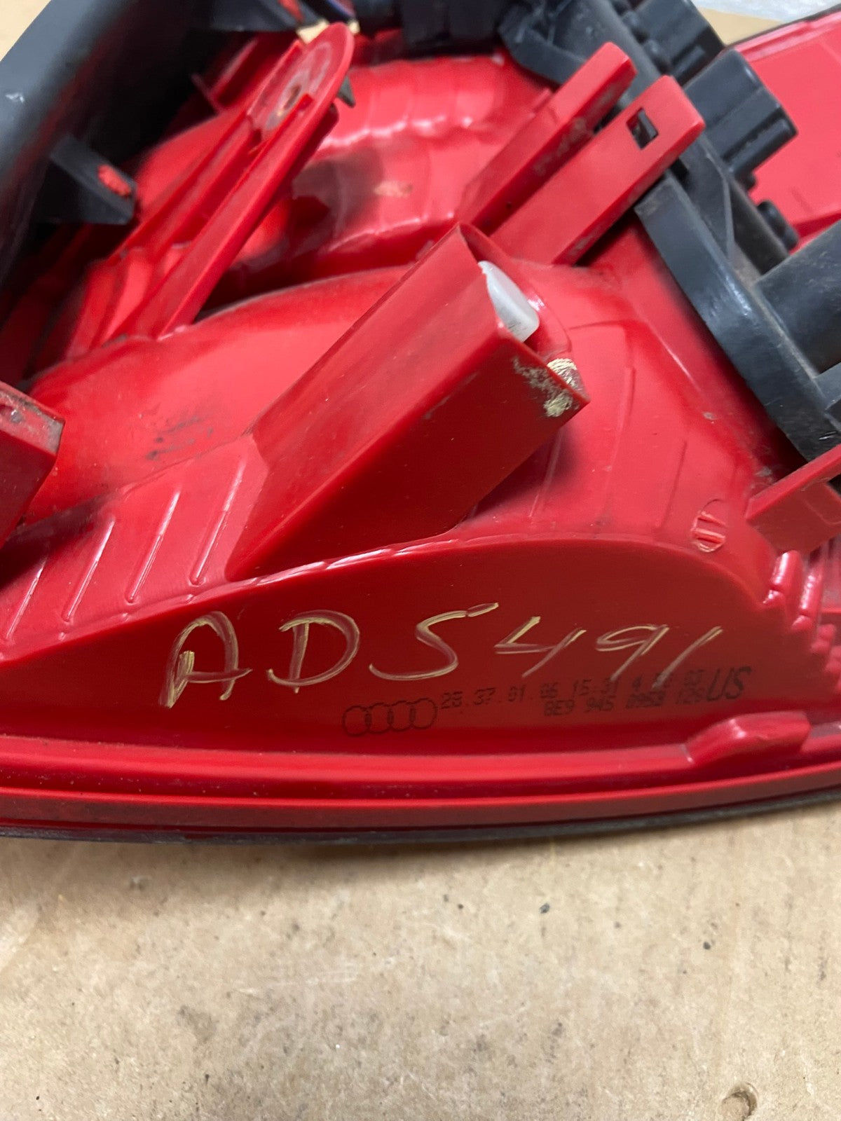 2001 - 2004 Audi A4 Wagon Avant Left Driver Side Lh Tail Light AD5491 LK6