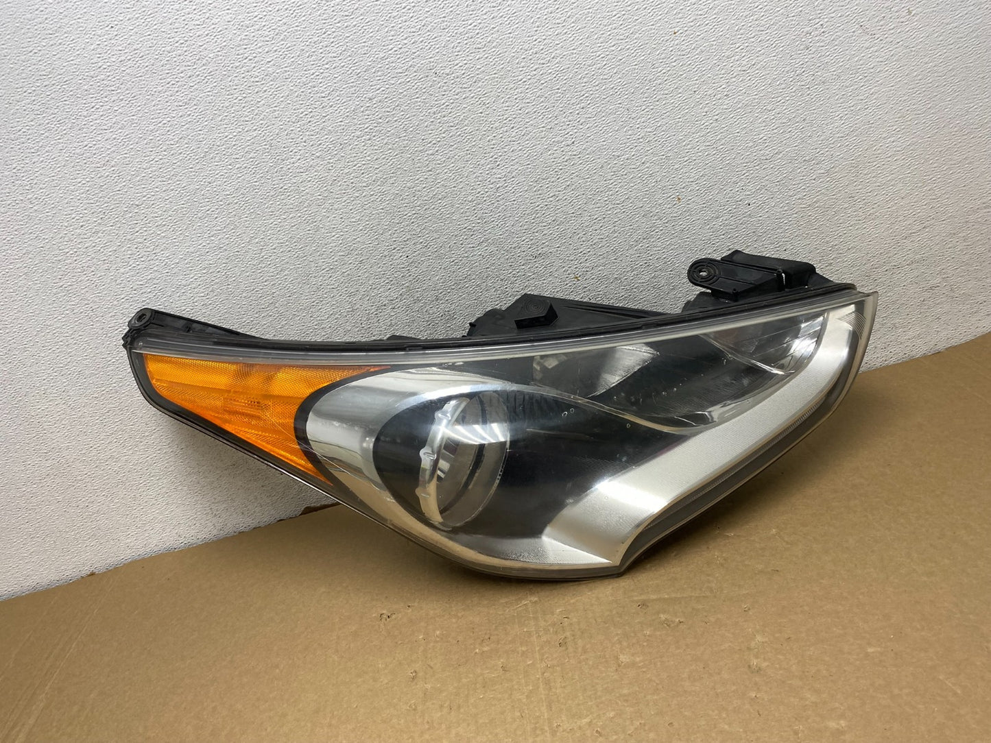 2012 - 2017 Hyundai Veloster Right Passenger RH Halogen Headlight AF7312 DW0
