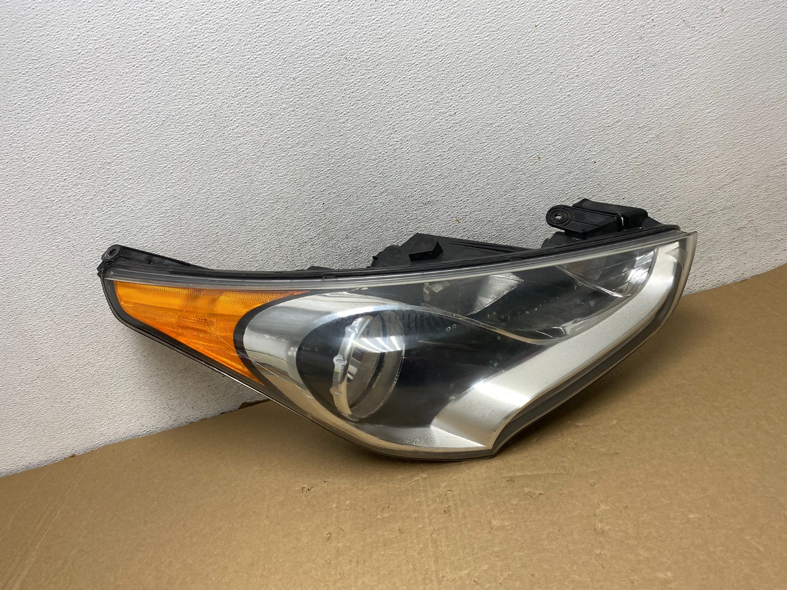 2012 - 2017 Hyundai Veloster Right Passenger RH Halogen Headlight AF7312 DW0