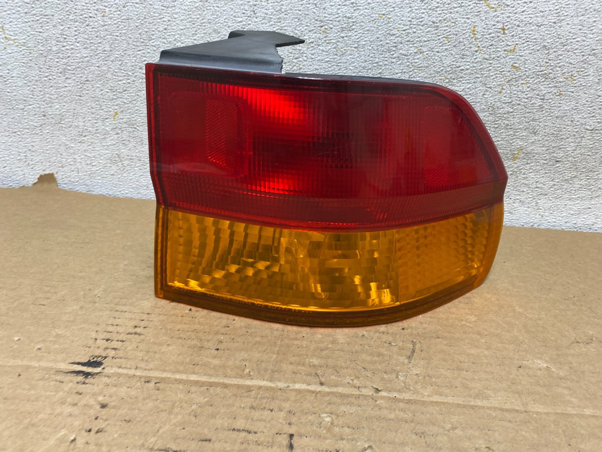 2002 2003 2004 Honda Odyssey Right Passenger Side Tail Light AH7983 LK0