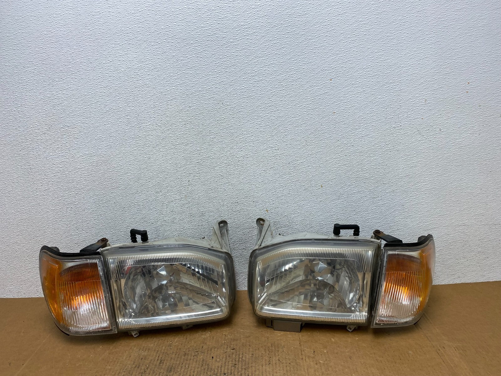 1999-2004 Nissan Pathfinder Left+Right Side Set Halogen Headlights AE1365 DW0