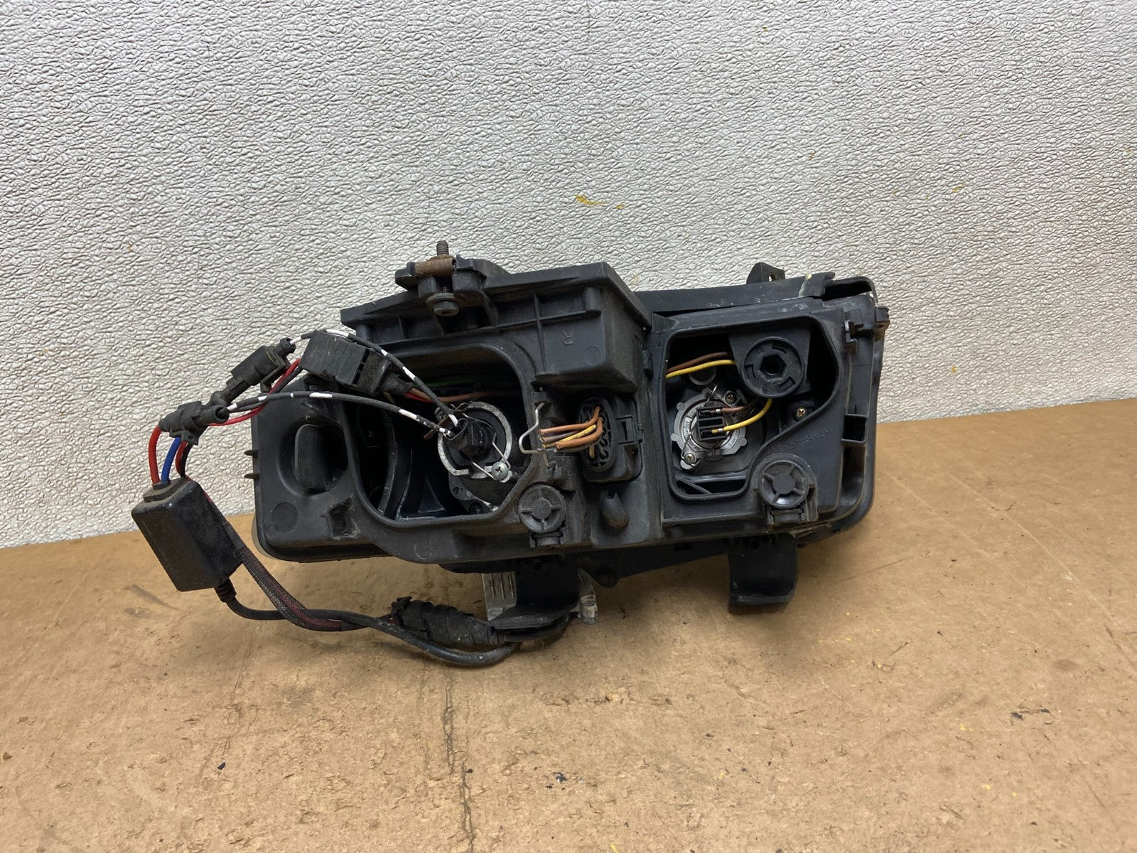 2002 - 2005 Audi A4 Sedan Right Passenger Halogen Headlight OEM X9055 DW9
