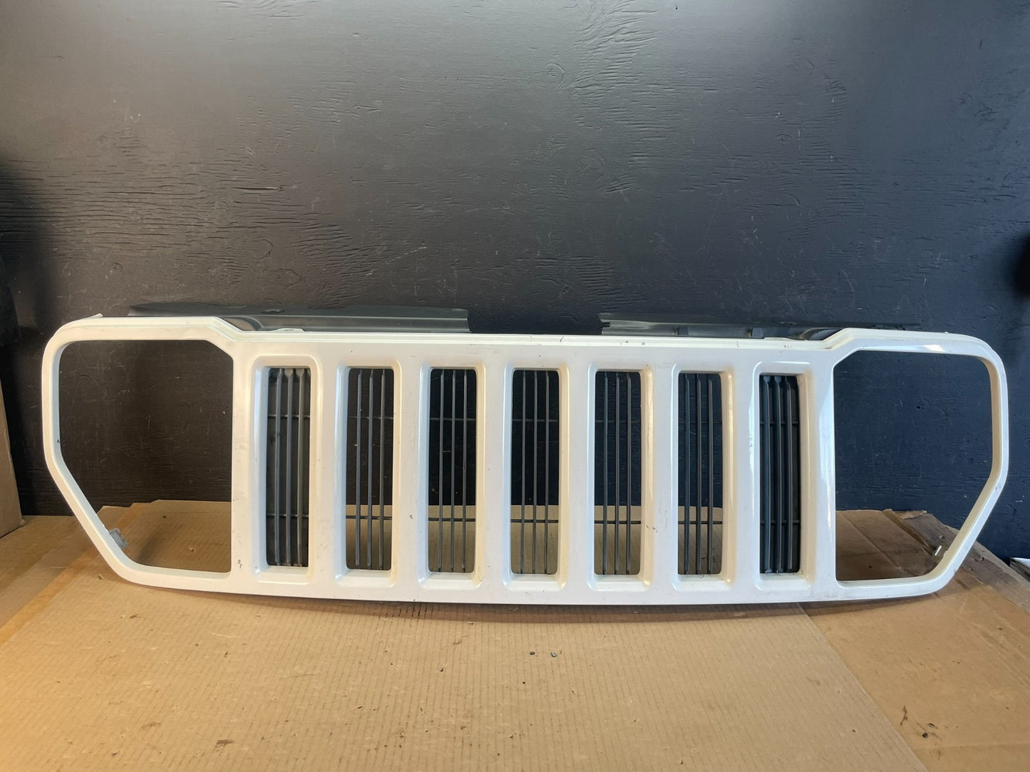 2008 2009 2010 2011 2012 Jeep Liberty Front Upper Grill Grille AE3473 DG0