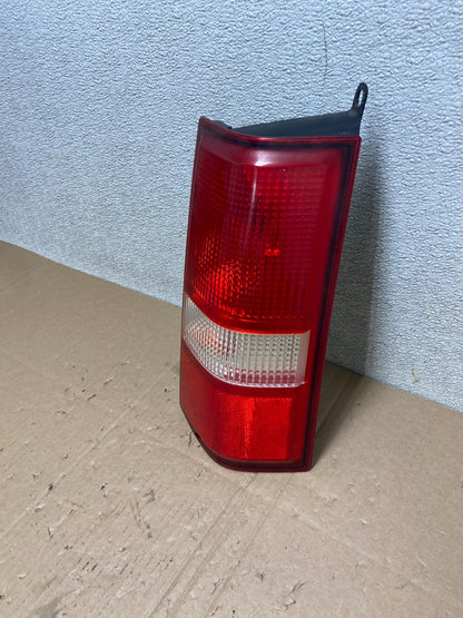 2003 2017 Chevrolet Express 1500 2500 3500 Right Passenger Tail Light T8206 DW1